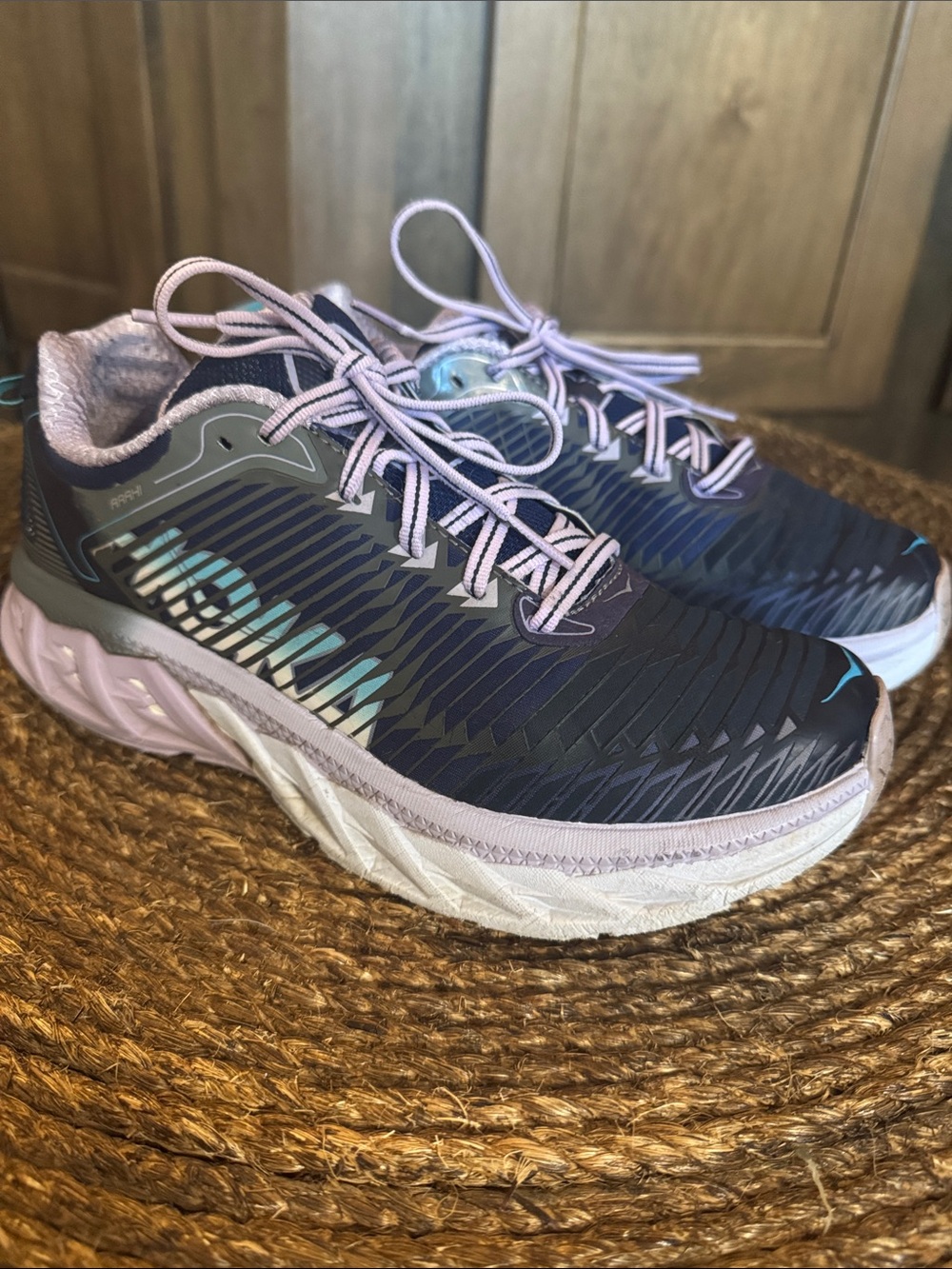 HOKA Arahi